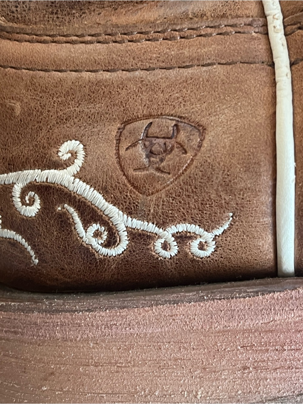 Ariat flower Embroidered Floral Cowboy Boots - Picture 6 of 13
